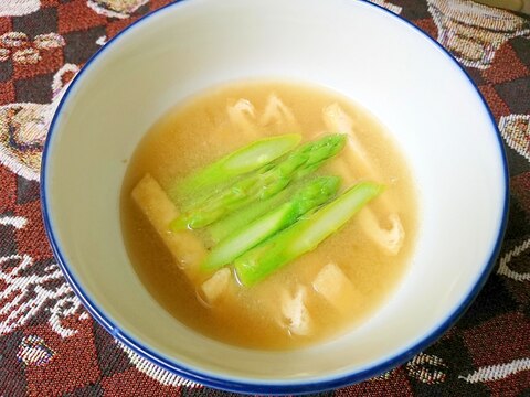 細~い油揚げとアスパラのお味噌汁